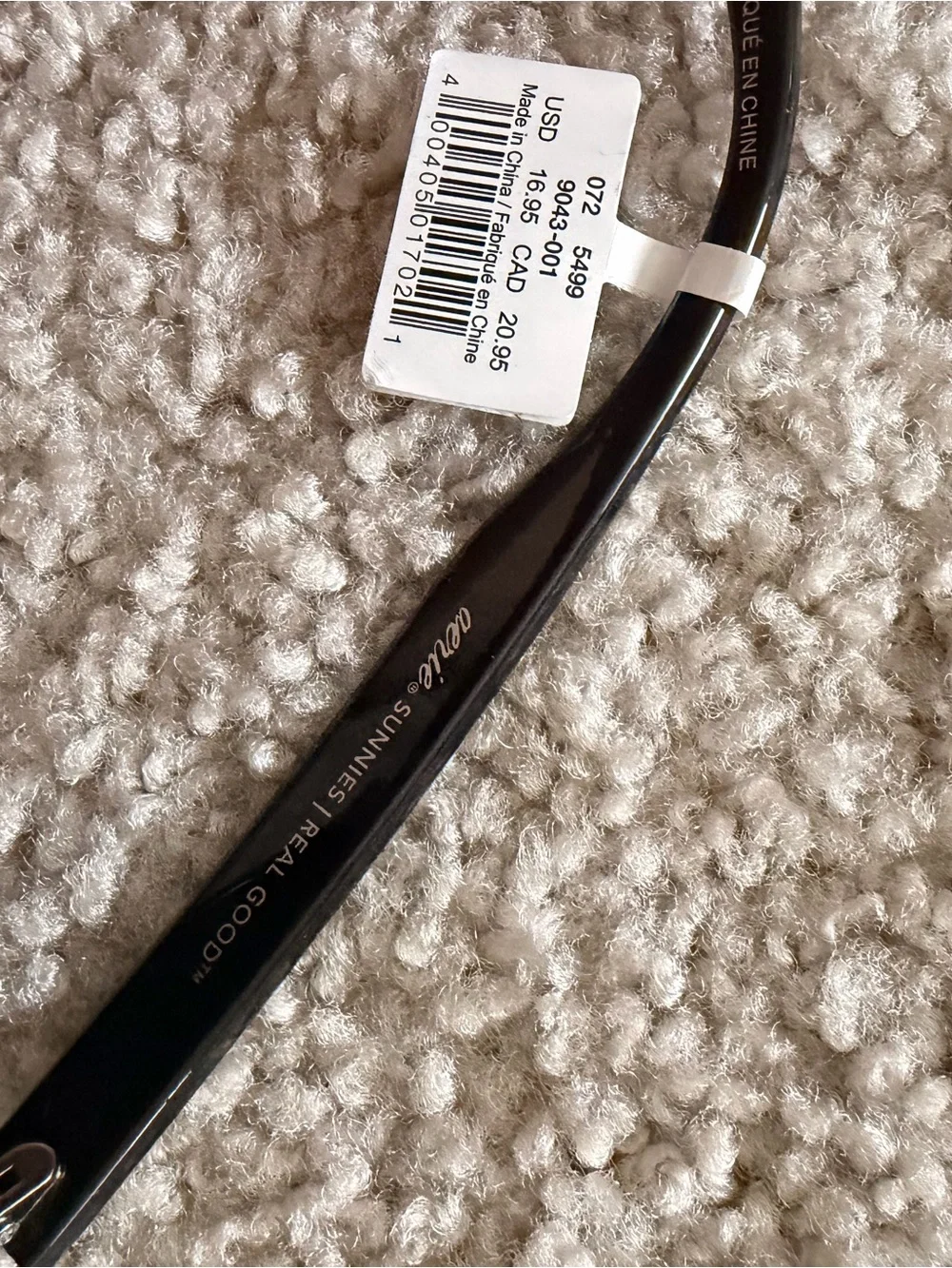 aerie Black Rectangular Sunglasses with Dark Lenses